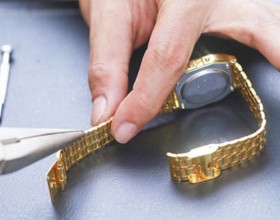 Hướng dẫn cách cắt mắt dây kim loại đồng hồ nhanh gọn tại nhà