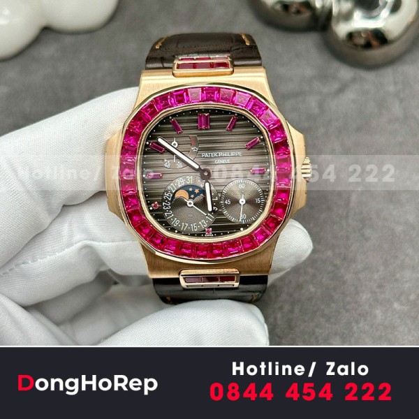 Đồng hồ patek philippe nautilus 5724-12r rose gold ruby chế tác 