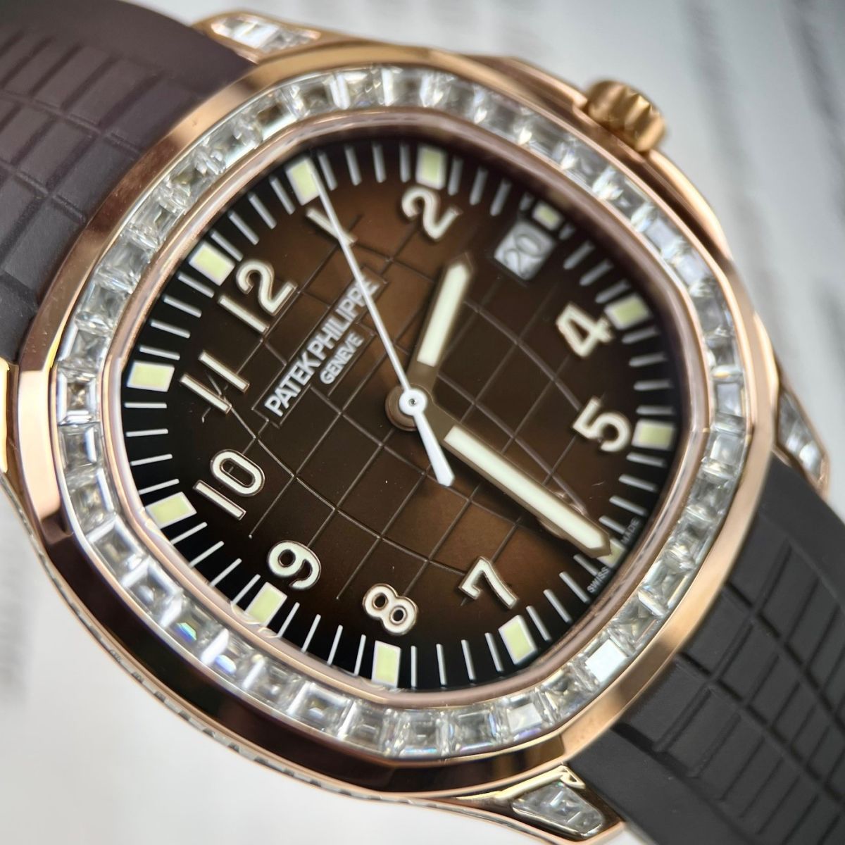 Mặt số 5167/300R-010 đặc trưng của dòng Patek Philippe Aquanaut