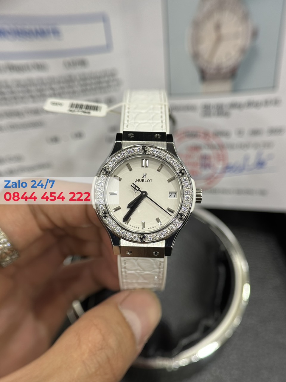 Đồng Hồ Hublot Classic Fusion Nữ Viền Full Kim Cương Moissanite