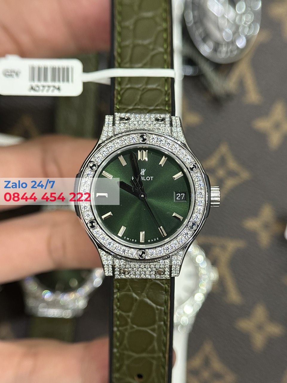 Đồng Hồ Hublot Classic Fusion Nữ Viền Full Kim Cương Moissanite 