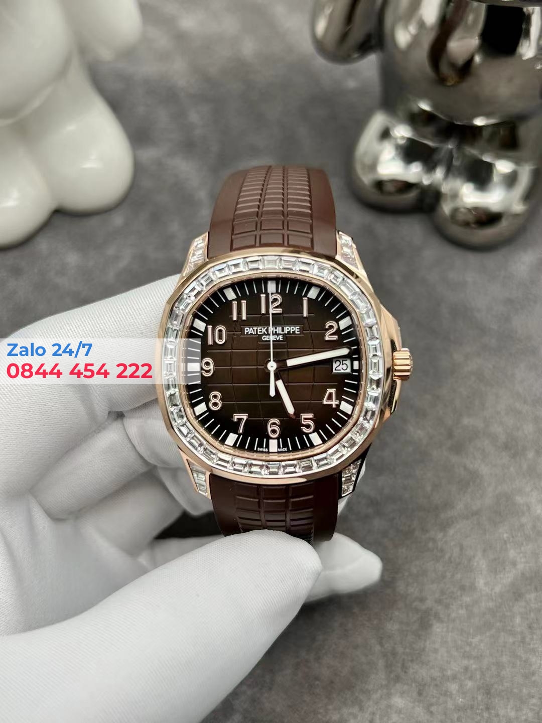 Đồng Hồ Patek Philippe Aquanaut 5167 Chế Tác Vàng Khối 18k Kim Cương Thiên Nhiên