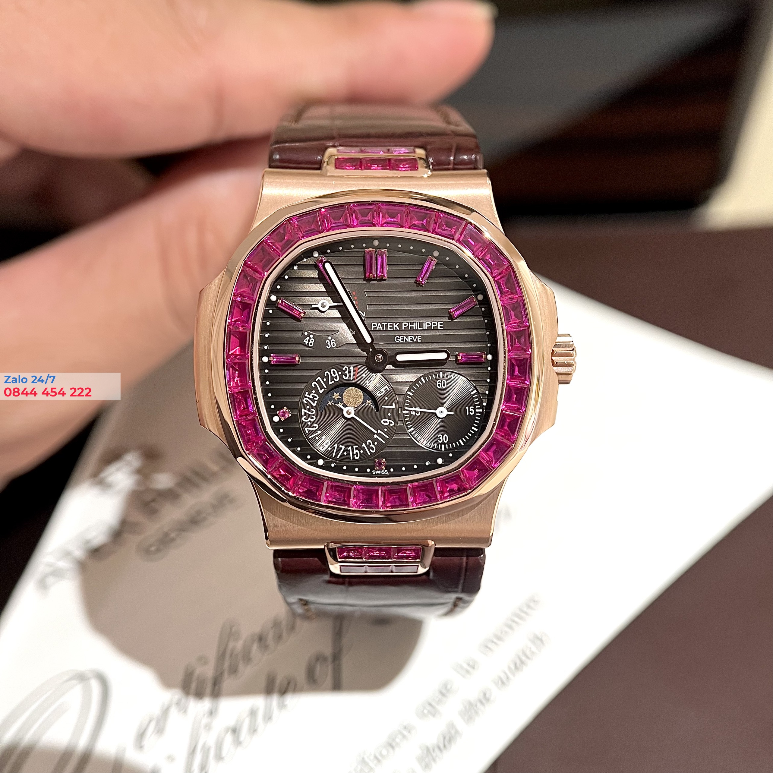 Đồng Hồ Patek Philippe Nautilus 5724/12R Rosde Gold Rubi - DaMoonphase