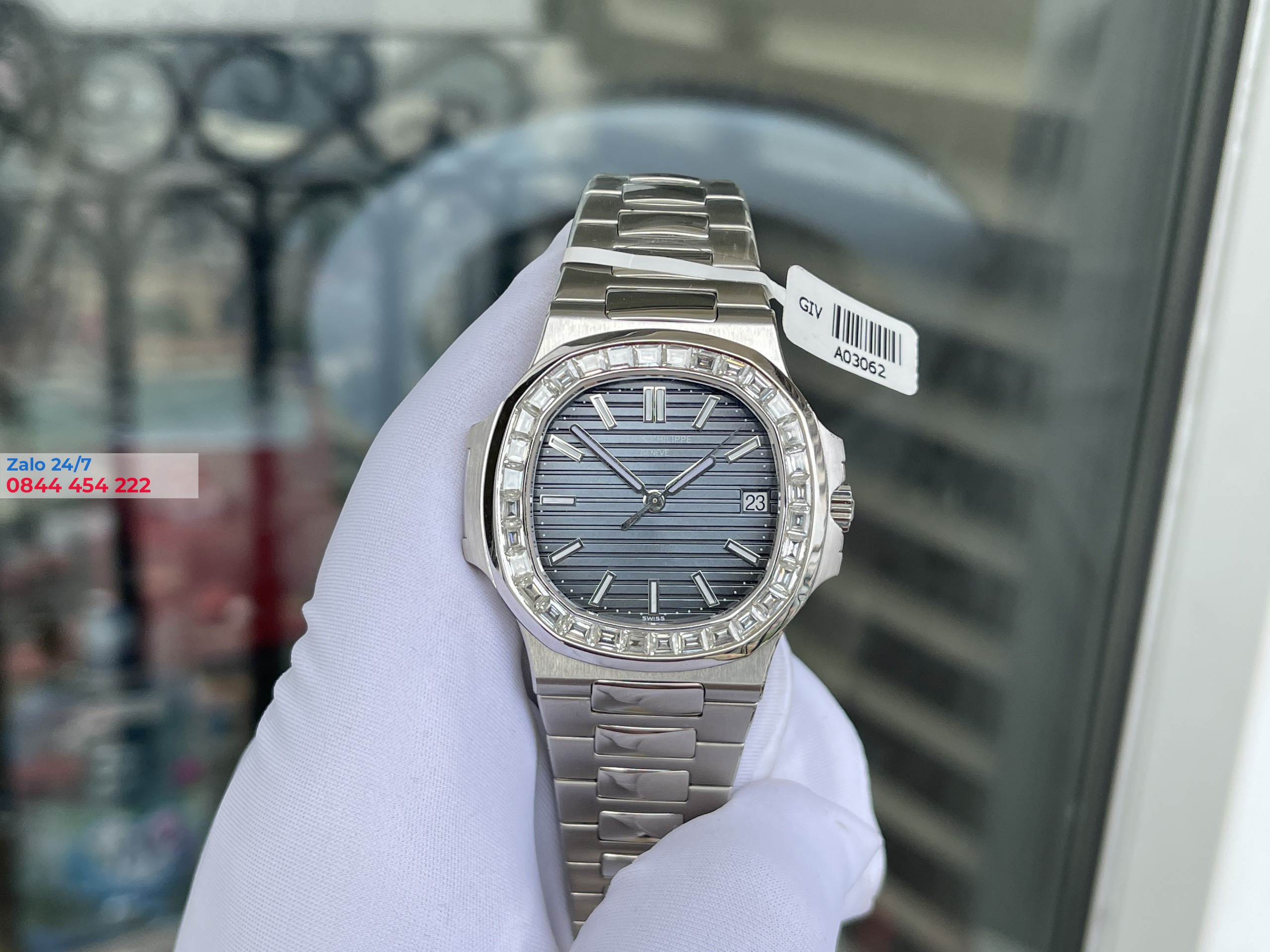 Đồng Hồ Patek Philippe Nautilus 5724 Kim Cương Baguette