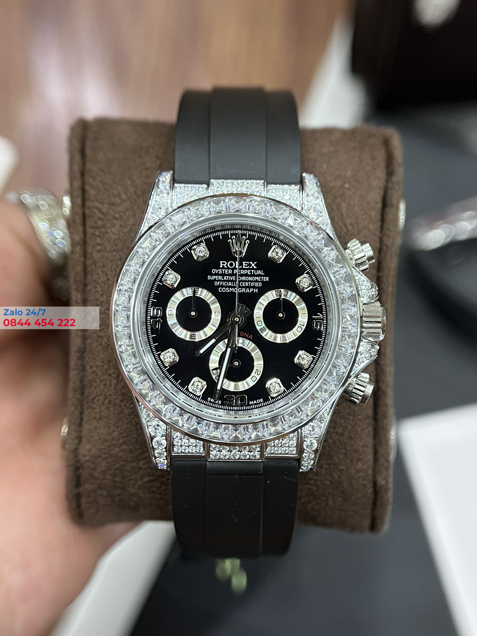 Đồng Hồ Rolex Cosmograph Daytona Viền Full Đá