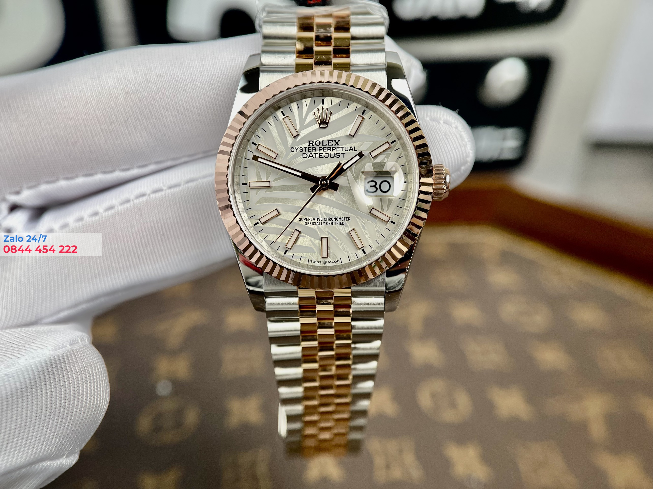 Đồng Hồ Rolex Datejust 36 126281 Mặt Số Cây Lá Nhiệt Đới Bạc