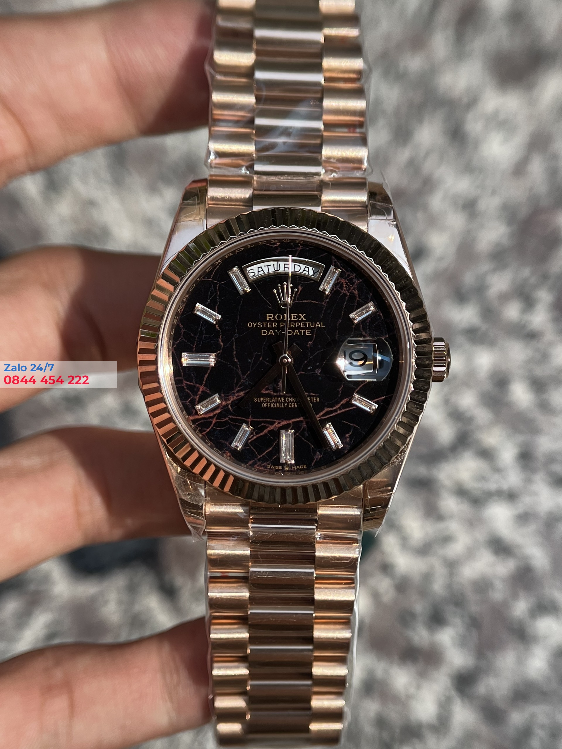 Đồng Hồ Rolex Day-Date 36 128235 Mặt Số Eisenkiesel Cọc Số La Mã Đính Kim Cương