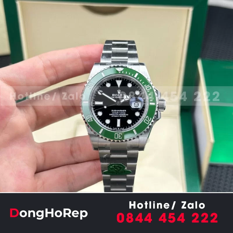 Đồng Hồ Rolex Submariner Date “Starbuck” 126610LV trang bị bộ máy Caliber 3235 phiên bản siêu tinh xảo, được thiết kế với cơ chế Free-Sprung và loại bỏ cần gạt truyền thống