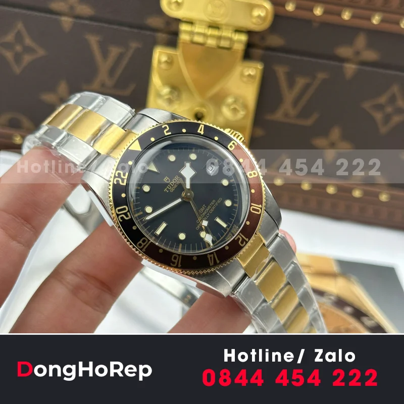 Đồng Hồ Tudor Replica 11 Black Bay GMT S&G M79833MN Mặt Đen Dây Kim Loại Xưởng ZF 41mm