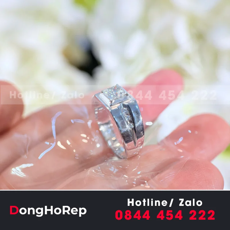 Nhẫn Nam Thiết Kế Vàng 18K Kim Cương Thiên Nhiên Chủ 10Ly Cvd