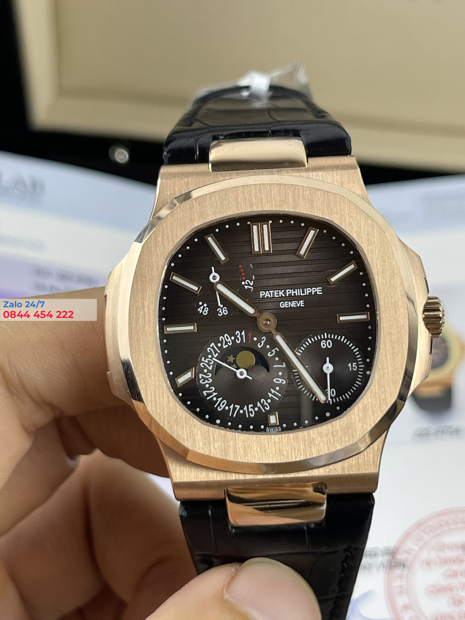Patek Philippe Nautilus 5712 Rose Gold chế tác vàng khối 18k